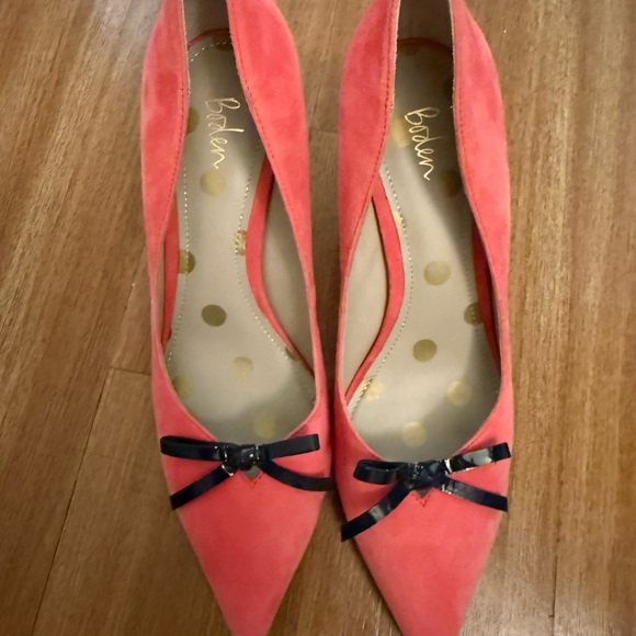 Boden pink/coral women’s Suede heels with black Bow EU size 40.5, US 9 - Picture 2 of 7